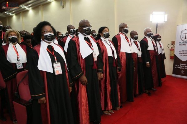 PRESIDENTE DA REPÚBLICA NO ACTO DE ABERTURA DO ANO JUDICIAL NO HUAMBO