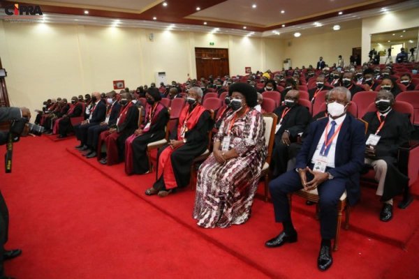 PRESIDENTE DA REPÚBLICA NO ACTO DE ABERTURA DO ANO JUDICIAL NO HUAMBO