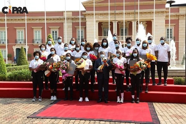 CAMPEÃS AFRICANAS DE ANDEBOL HOMENAGEADAS NO PALÁCIO PRESIDENCIAL 