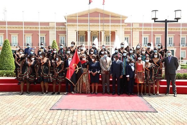 PRESIDENTE ENTREGA BANDEIRA À MISSÃO OLÍMPICA QUE SEGUE VIAGEM AO JAPÃO