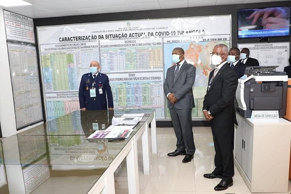  PRESIDENTE VISITA SEDE DA COMISSÃO MULTISECTORIAL PARA PREVENÇÃO E COMBATE À  COVID-19 