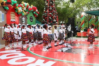 PROJECTO “RODA DO AMOR”: Casal presidencial festeja o natal com crianças desfavorecidas