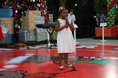 PROJECTO “RODA DO AMOR”: Casal presidencial festeja o natal com crianças desfavorecidas