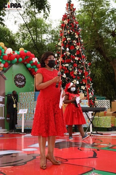 PROJECTO “RODA DO AMOR”: Casal presidencial festeja o natal com crianças desfavorecidas