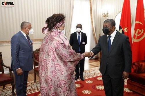 PRESIDENTE DA REPÚBLICA RECEBE MINISTRA DOS NEGÓCIOS ESTRANGEIROS DO SENEGAL