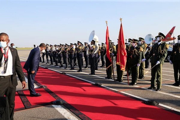 PRESIDENTE DA REPÚBLICA JÁ EM LUANDA DEPOIS DA VISITA A FRANÇA